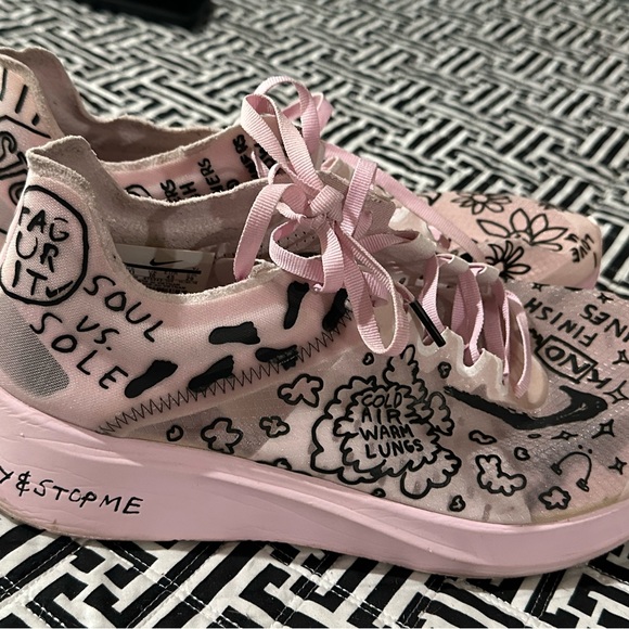 Nathan Bell Nike shoes - Picture 2 of 6